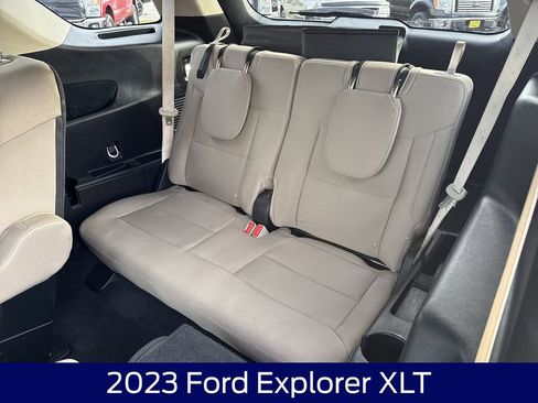 Used 2023 Ford Explorer XLT AWD/4WD image 16