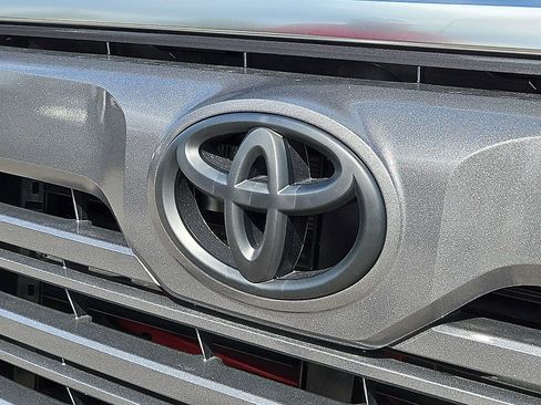 Used 2025 Toyota Tundra Limited AWD/4WD image 30