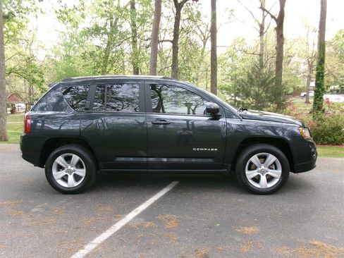 Used 2014 Jeep Compass Latitude w/ Sun/Sound Group image 4