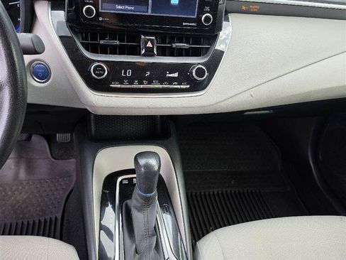 Used 2022 Toyota Corolla LE FWD image 9