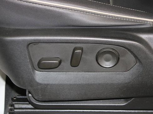 Used 2023 Chevrolet Suburban Premier image 23