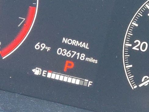 Used 2025 Honda Pilot Touring image 3