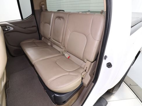 Used 2011 Nissan Frontier SL image 20