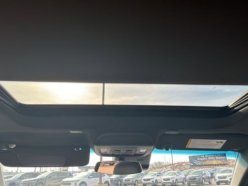 Used 2025 Cadillac CT4 Premium Luxury image 15