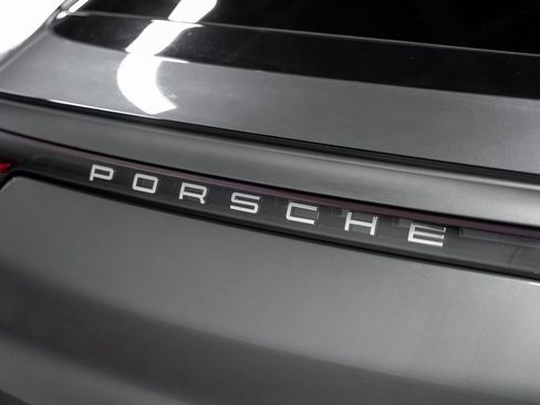 Used 2021 Porsche Cayenne Coupe image 20