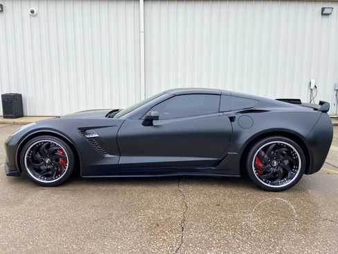 Used 2017 Chevrolet Corvette Z06 RWD image 2