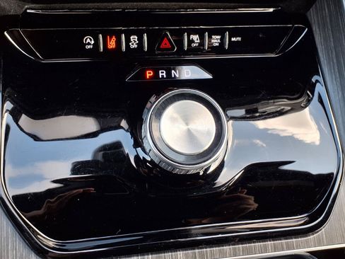 Used 2024 Jeep Wagoneer L Series II RWD image 14