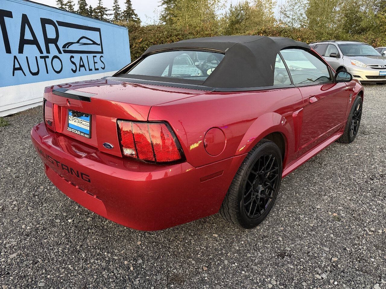 Used 2000 Ford Mustang Convertible RWD image 3