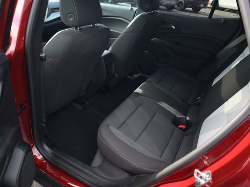 Used 2025 Chevrolet Trax RS w/ Sunroof Package image 10