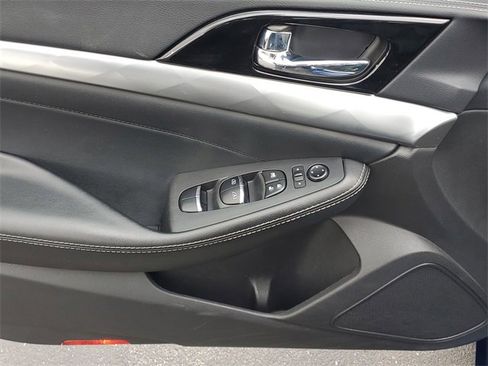 Used 2023 Nissan Maxima SL image 14