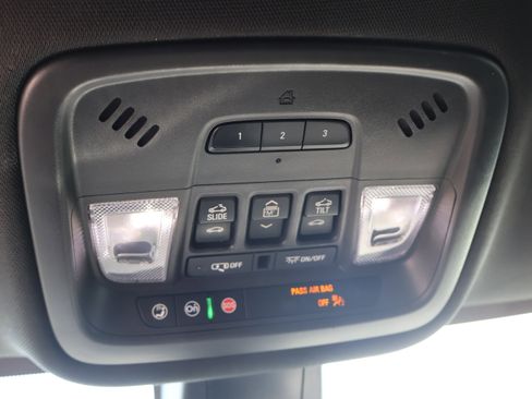 Used 2023 Chevrolet Traverse Premier w/ Redline Edition AWD/4WD image 33