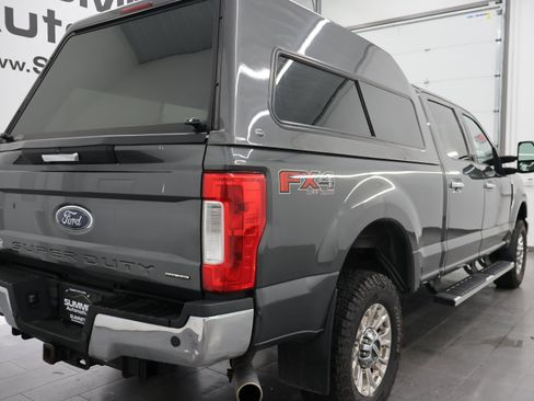 Used 2017 Ford F250 XLT w/ XLT Premium Package AWD/4WD image 4