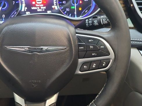 Used 2023 Chrysler Pacifica Limited image 18