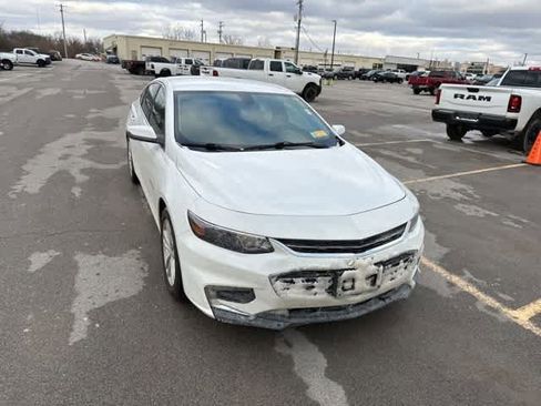 Used 2017 Chevrolet Malibu LT image 24