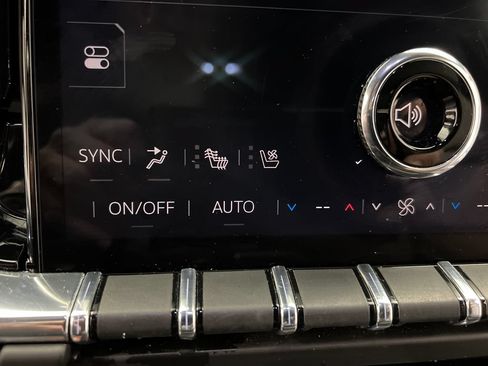 Used 2025 GMC Yukon XL Denali RWD image 60