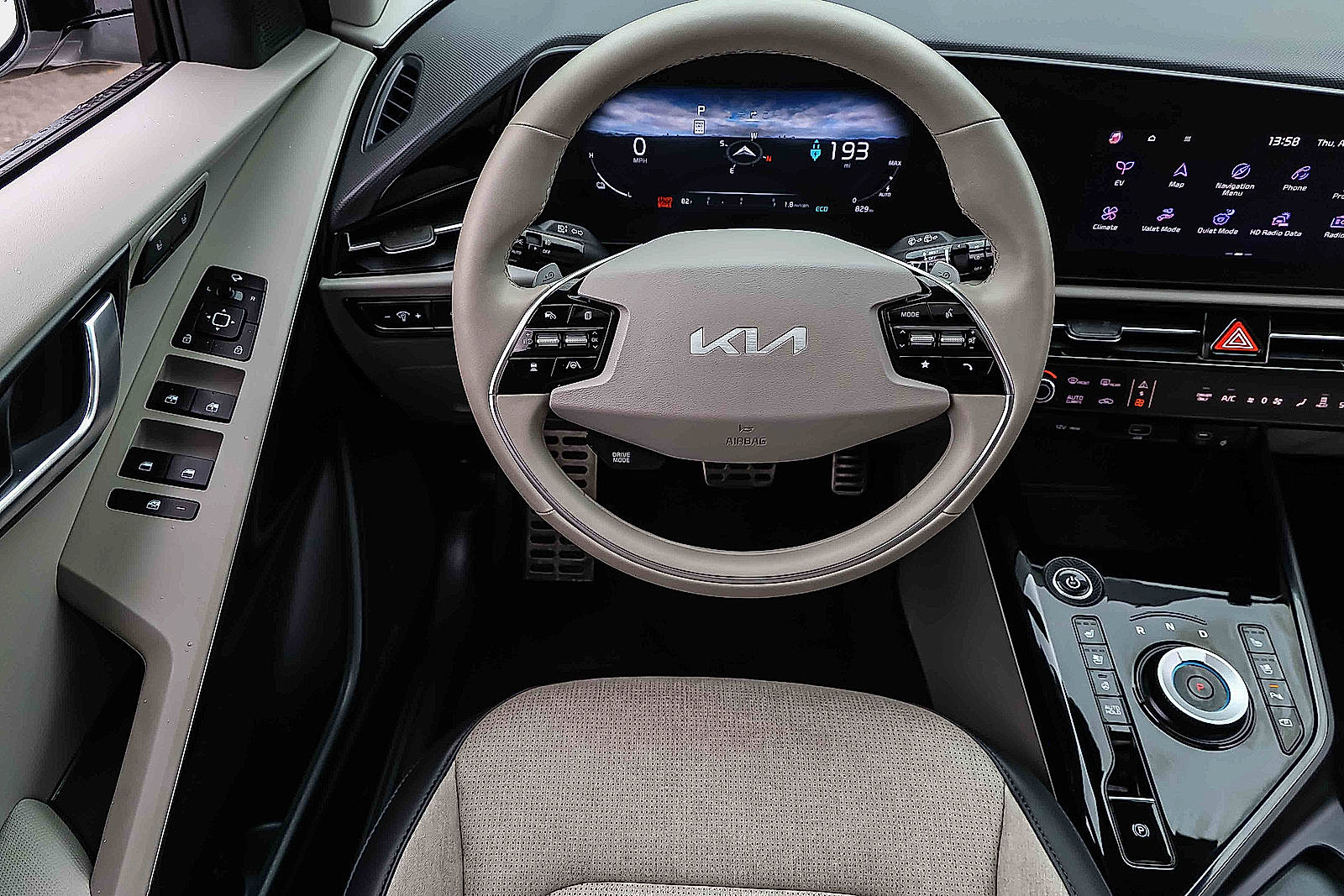 Certified 2025 Kia Niro Wave w/ Wave Preserve Package FWD image 17
