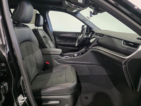 New 2025 Jeep Grand Cherokee Altitude AWD/4WD image 24