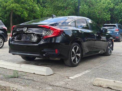 Used 2016 Honda Civic Touring image 4
