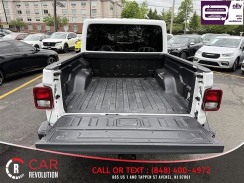 Used 2022 Jeep Gladiator Overland w/ Cold Weather Group AWD/4WD image 6