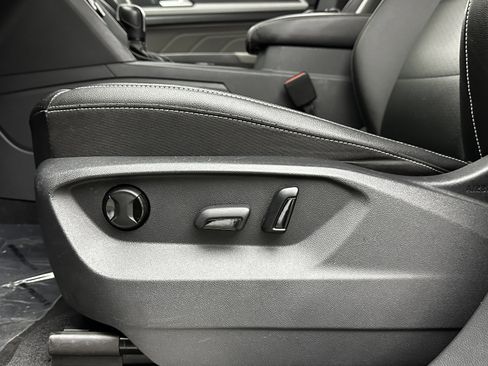 Used 2023 Volkswagen Atlas SE image 12