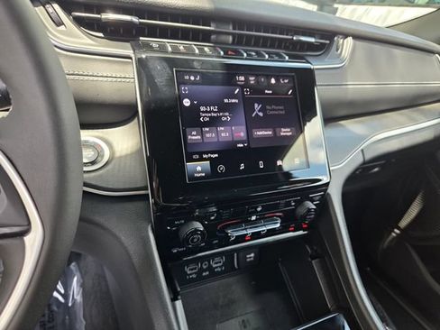 Certified 2025 Jeep Grand Cherokee Altitude AWD/4WD image 22