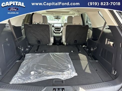 Certified 2025 Ford Explorer Active w/ Active Comfort Package AWD/4WD image 16