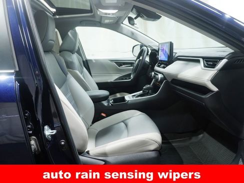 Used 2023 Toyota RAV4 XLE Premium image 12