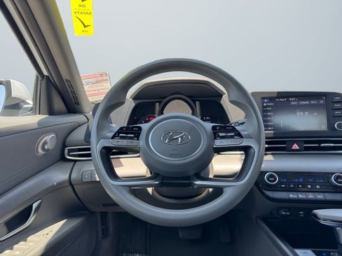 Used 2021 Hyundai Elantra SEL FWD image 11