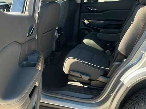 Used 2023 GMC Acadia SLE FWD image 20