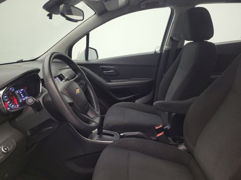 Used 2020 Chevrolet Trax LS FWD image 17