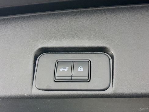 Used 2023 Nissan Rogue SL w/ SL Premium Package image 32