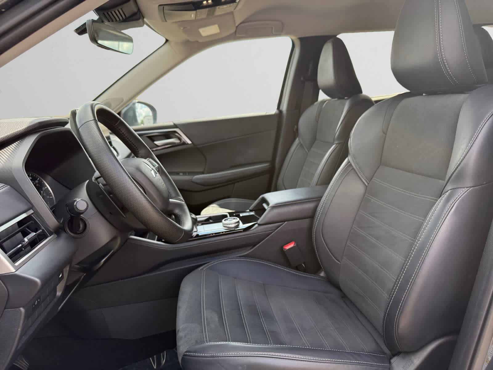 Used 2025 Mitsubishi Outlander SE AWD/4WD image 9
