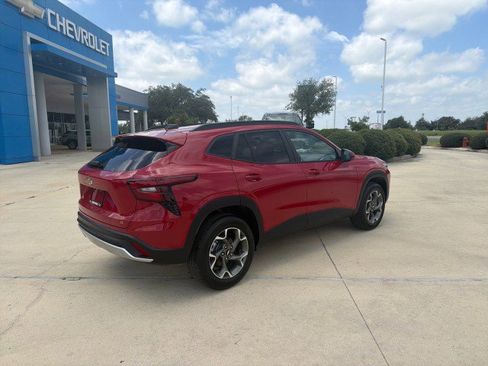 Used 2026 Chevrolet Trax LT w/ LT Convenience Package FWD image 14