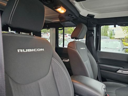 Used 2016 Jeep Wrangler Unlimited Rubicon w/ Connectivity Group AWD/4WD image 12