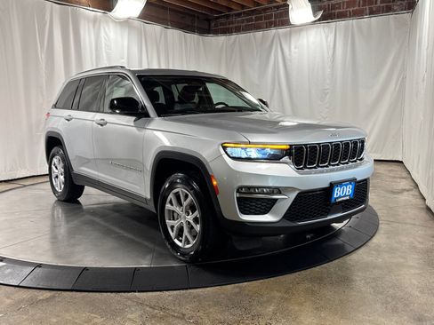 Used 2022 Jeep Grand Cherokee Limited AWD/4WD image 10