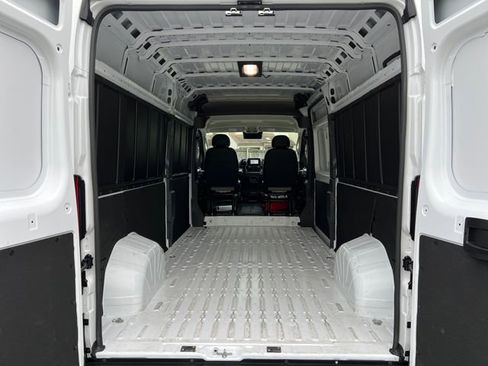 Used 2026 RAM ProMaster 2500 w/ Convenience Group FWD image 26