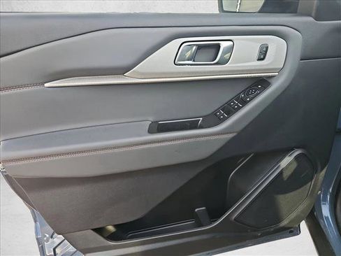 Used 2025 Ford Explorer Active w/ Active Comfort Package image 14