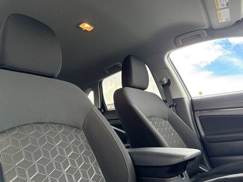 Used 2025 Mitsubishi Outlander Sport ES AWD/4WD image 17