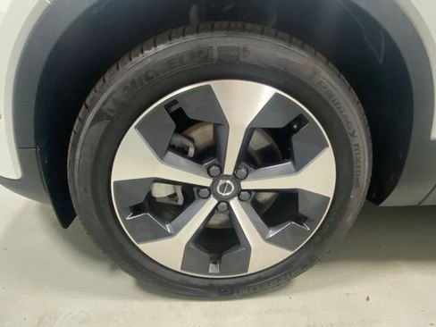 Used 2026 Volvo XC40 B5 Plus AWD/4WD image 5