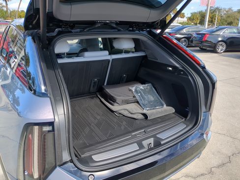 New 2026 Cadillac Optiq Luxury 1 image 11