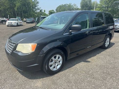 Used 2010 Chrysler Town & Country LX image 24