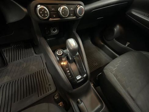 Used 2022 Nissan Kicks S image 17