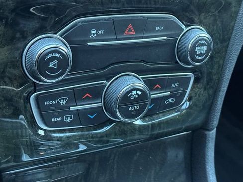 Used 2016 Chrysler 300 C image 19