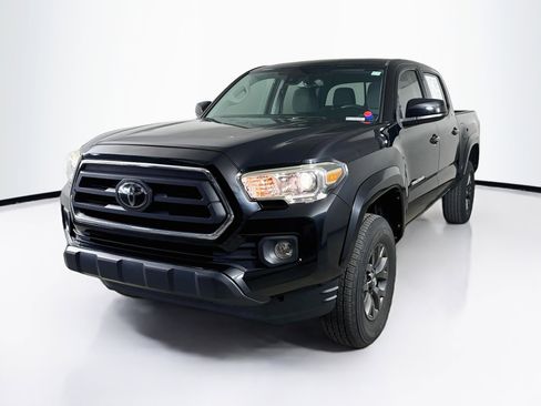 Used 2020 Toyota Tacoma SR5 RWD image 4