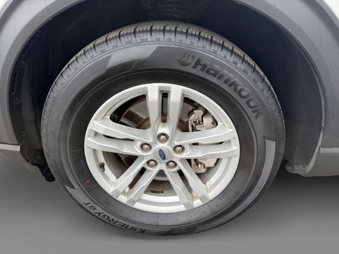 Used 2022 Ford Explorer XLT image 9