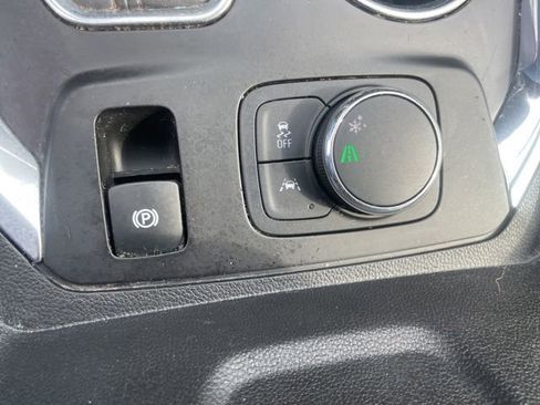 Used 2020 Chevrolet Traverse LT FWD image 27