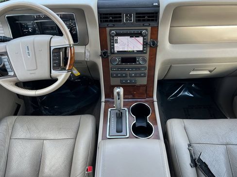 Used 2014 Lincoln Navigator 4WD image 10