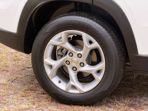 Used 2024 Chevrolet Trax LS w/ LS Convenience Package FWD image 10