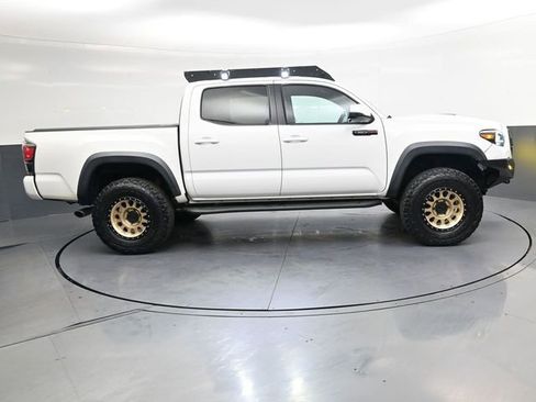 Used 2017 Toyota Tacoma TRD Pro image 3