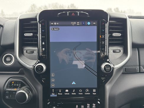 Used 2024 RAM 2500 Big Horn w/ Sport Appearance Package image 7